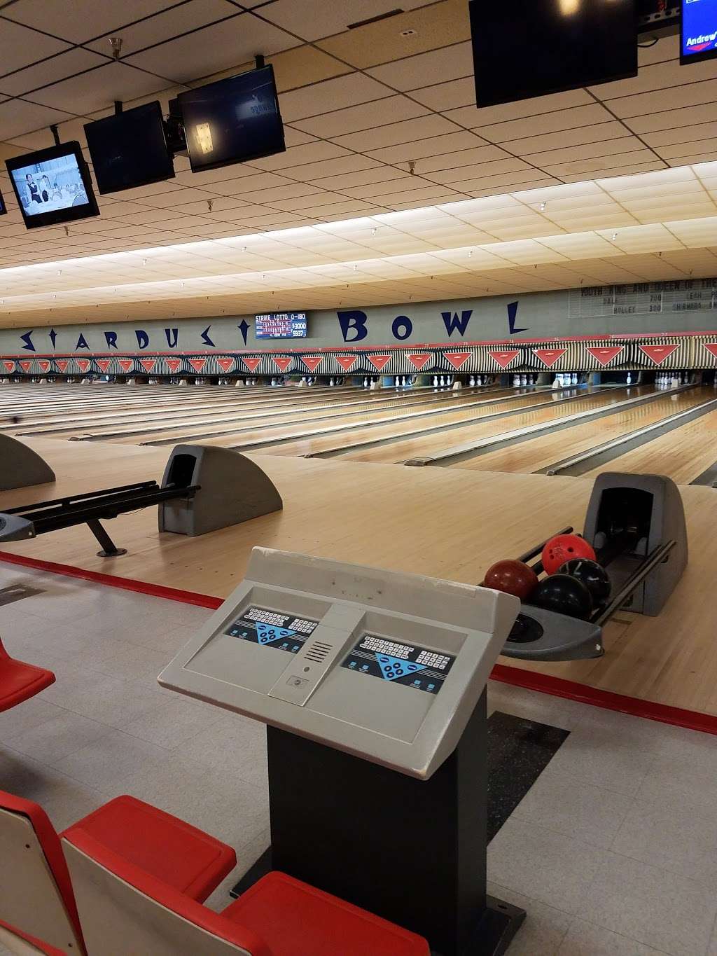 Stardust Bowl 2 of Merrillville | 3925 E Lincoln Hwy, Merrillville, IN 46410, USA | Phone: (219) 942-0432