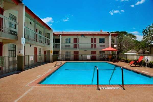 Red Roof Inn Dallas - Richardson | 13685 N Central Expy, Dallas, TX 75243 | Phone: (972) 234-1016