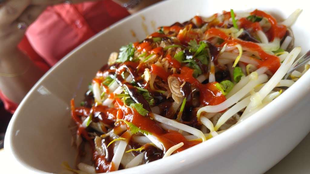 Pho Da Lat Restaurant | 475 Chelmsford St, Lowell, MA 01851, USA | Phone: (978) 453-3303