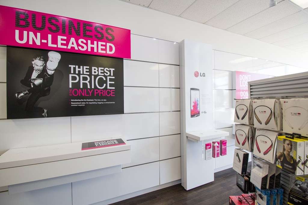 T-Mobile | 6684 Joliet Rd, Countryside, IL 60525, USA | Phone: (708) 246-1200