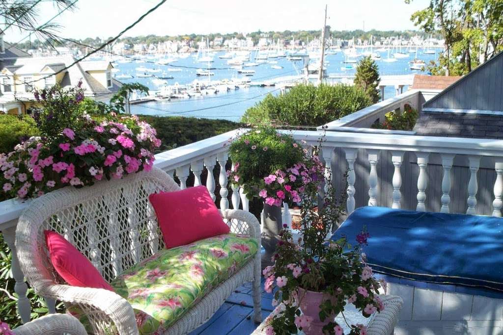 A Lady Winnette Cottage B & B | 3 Corinthian Ln, Marblehead, MA 01945, USA | Phone: (781) 631-8579