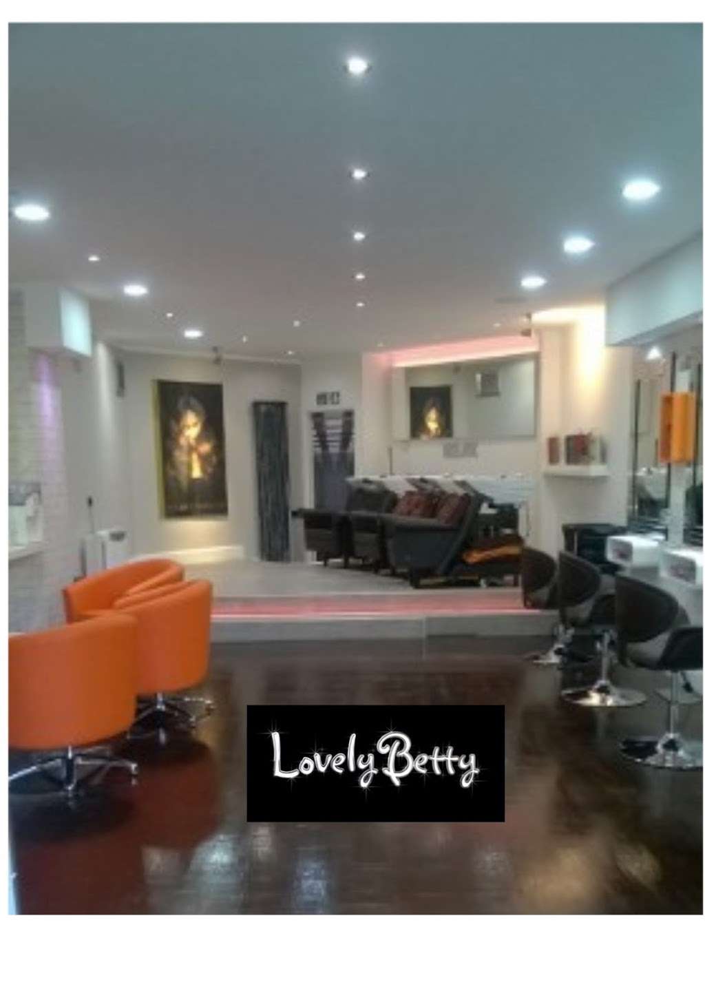 Lovely Betty | Poole House, Waterhouse Lane, Kingswood, Tadworth KT20 6EB, UK | Phone: 01737 351616