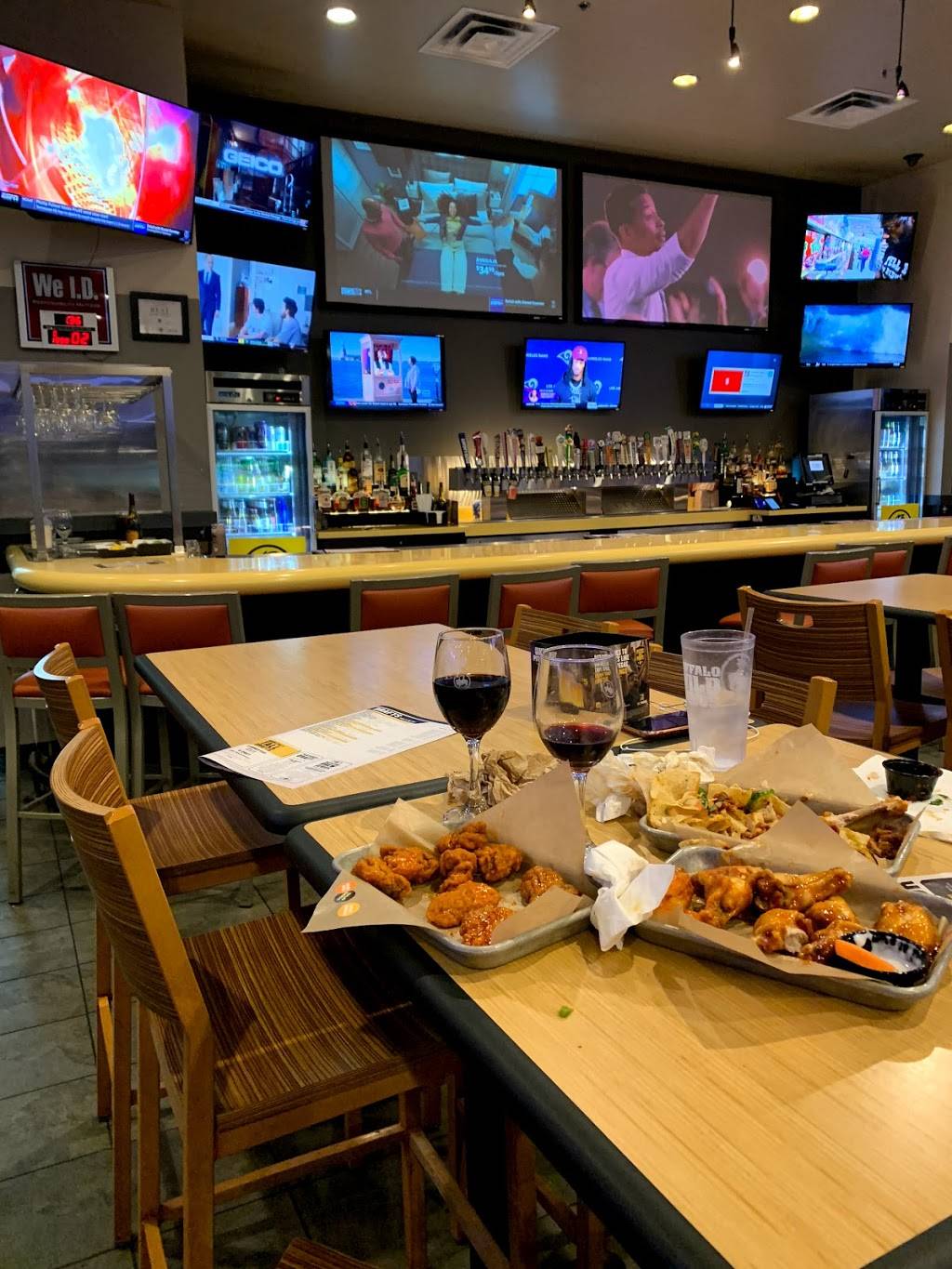 Buffalo Wild Wings | 2510 W Happy Valley Rd #1241, Phoenix, AZ 85085, USA | Phone: (623) 207-6900