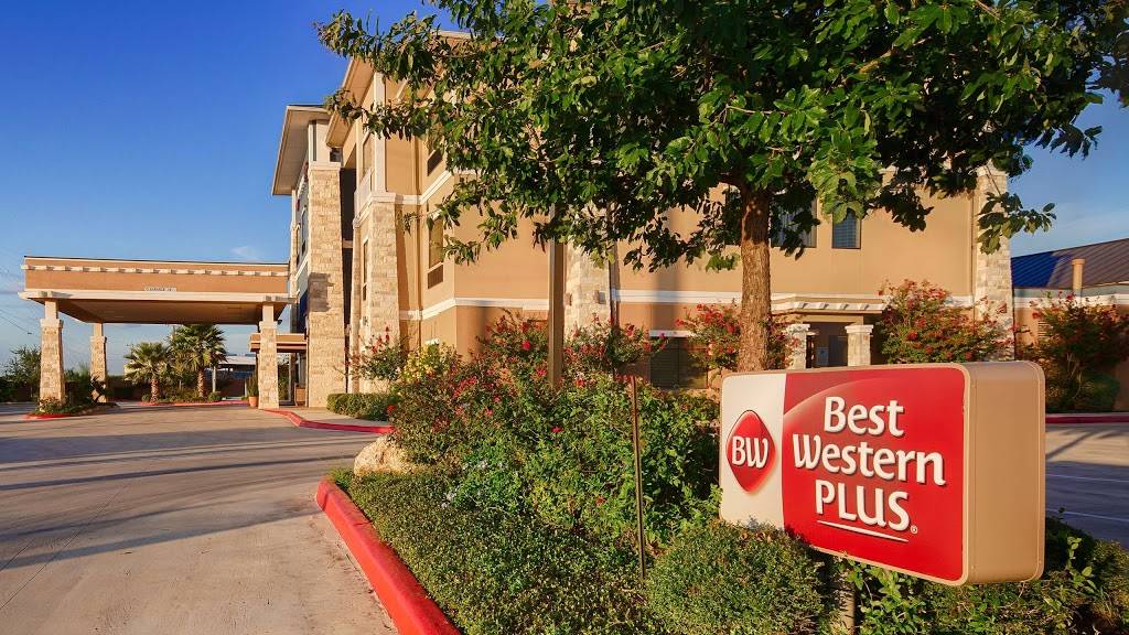 Best Western Plus Lytle Inn & Suites | 19876 Interstate 35 Access Rd, Lytle, TX 78052, USA | Phone: (830) 772-4949