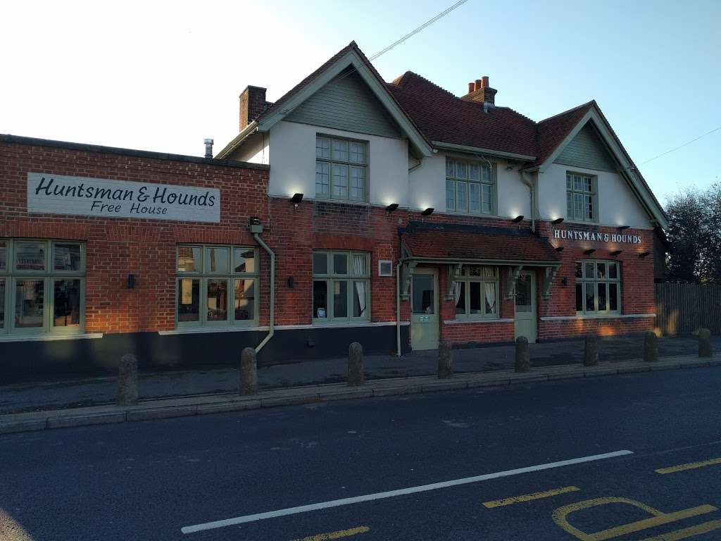 The Huntsman & Hounds | Ockendon Road, Upminster RM14 2DN, UK | Phone: 01708 221672