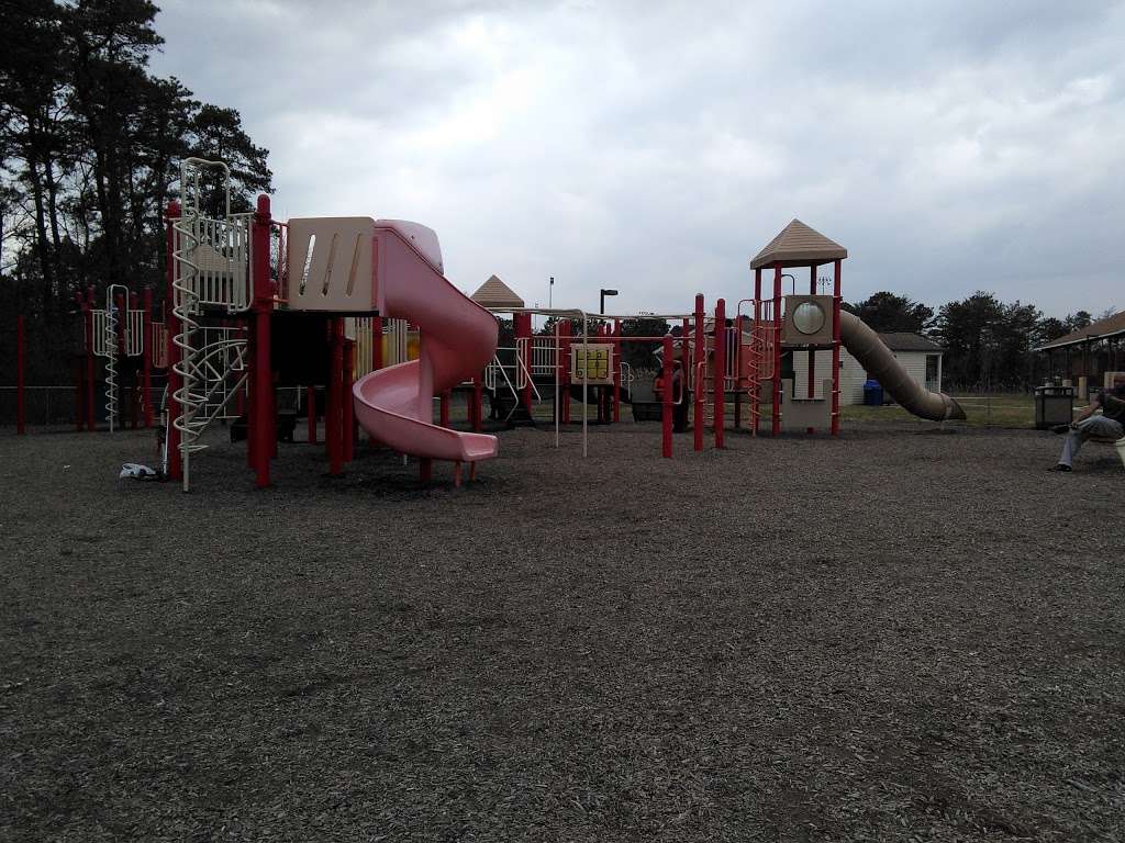 Lindenwold Park-Lake | 777 Colonial Square Dr, Lindenwold, NJ 08021, USA