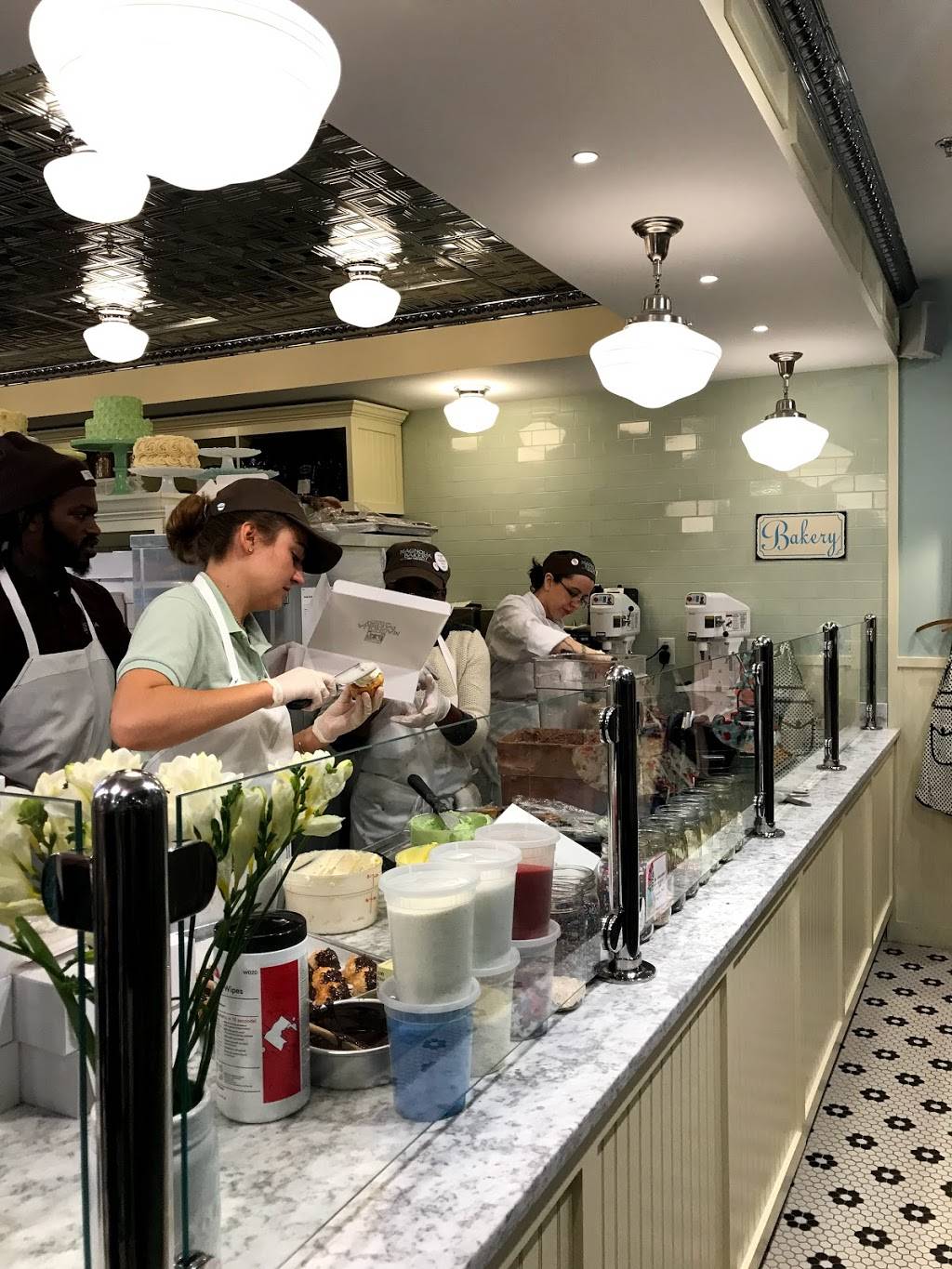 Magnolia Bakery | 50 Massachusetts Ave NE, Washington, DC 20002, USA | Phone: (202) 424-2224