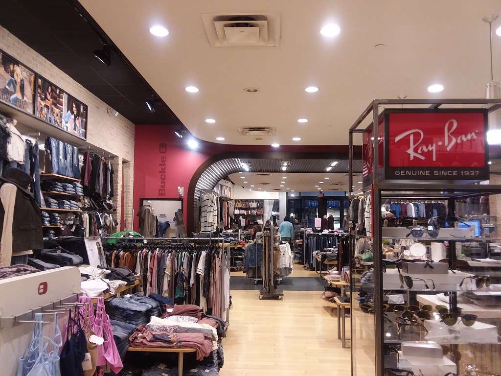 Buckle | 1837 Village West Pkwy Ste B105, Kansas City, KS 66111, USA | Phone: (913) 334-9655