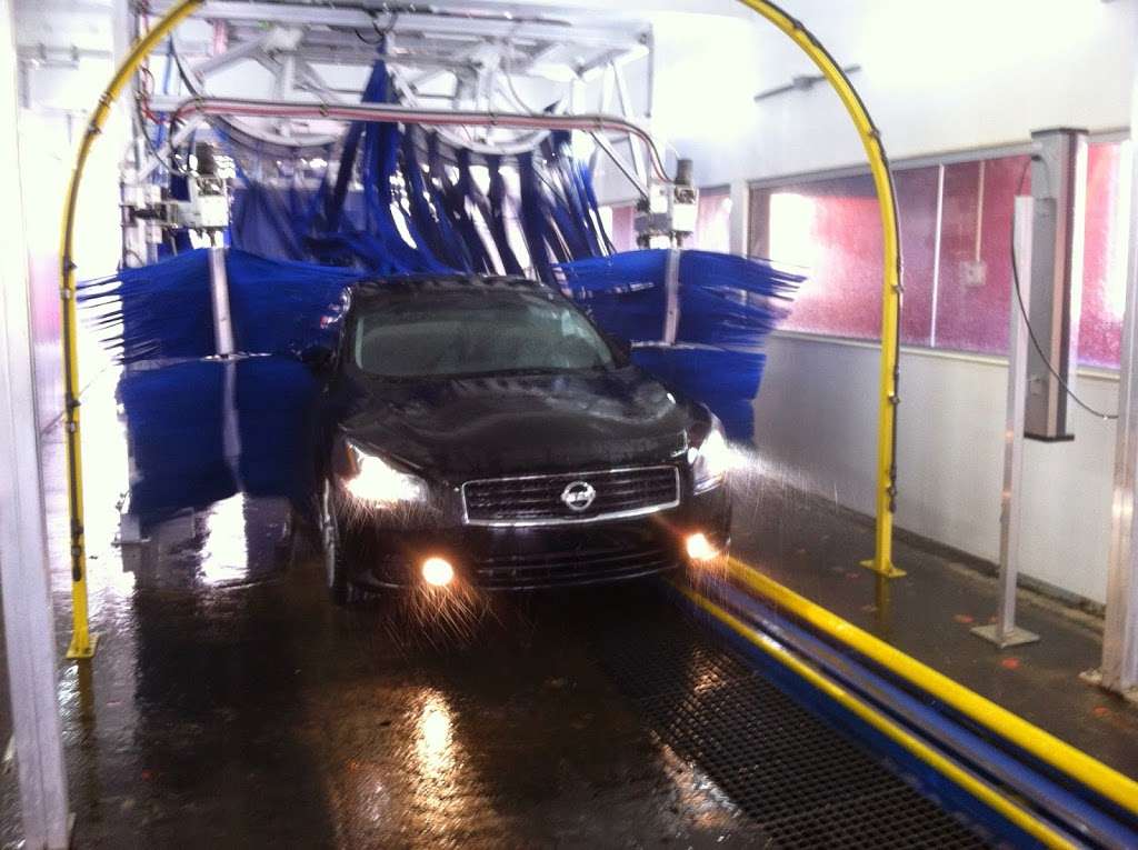 Race Track Car Wash | 226 N Dupont Hwy, Dover, DE 19901, USA | Phone: (302) 674-8600
