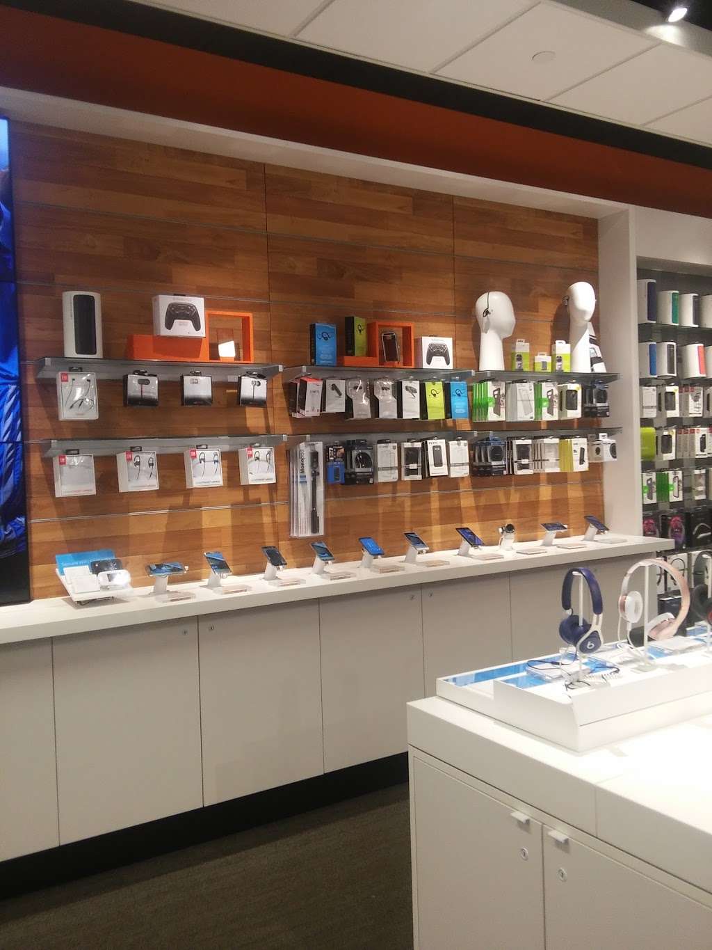 AT&T Store | 8454 NW Prairie View Rd, Kansas City, MO 64153 | Phone: (816) 741-7272