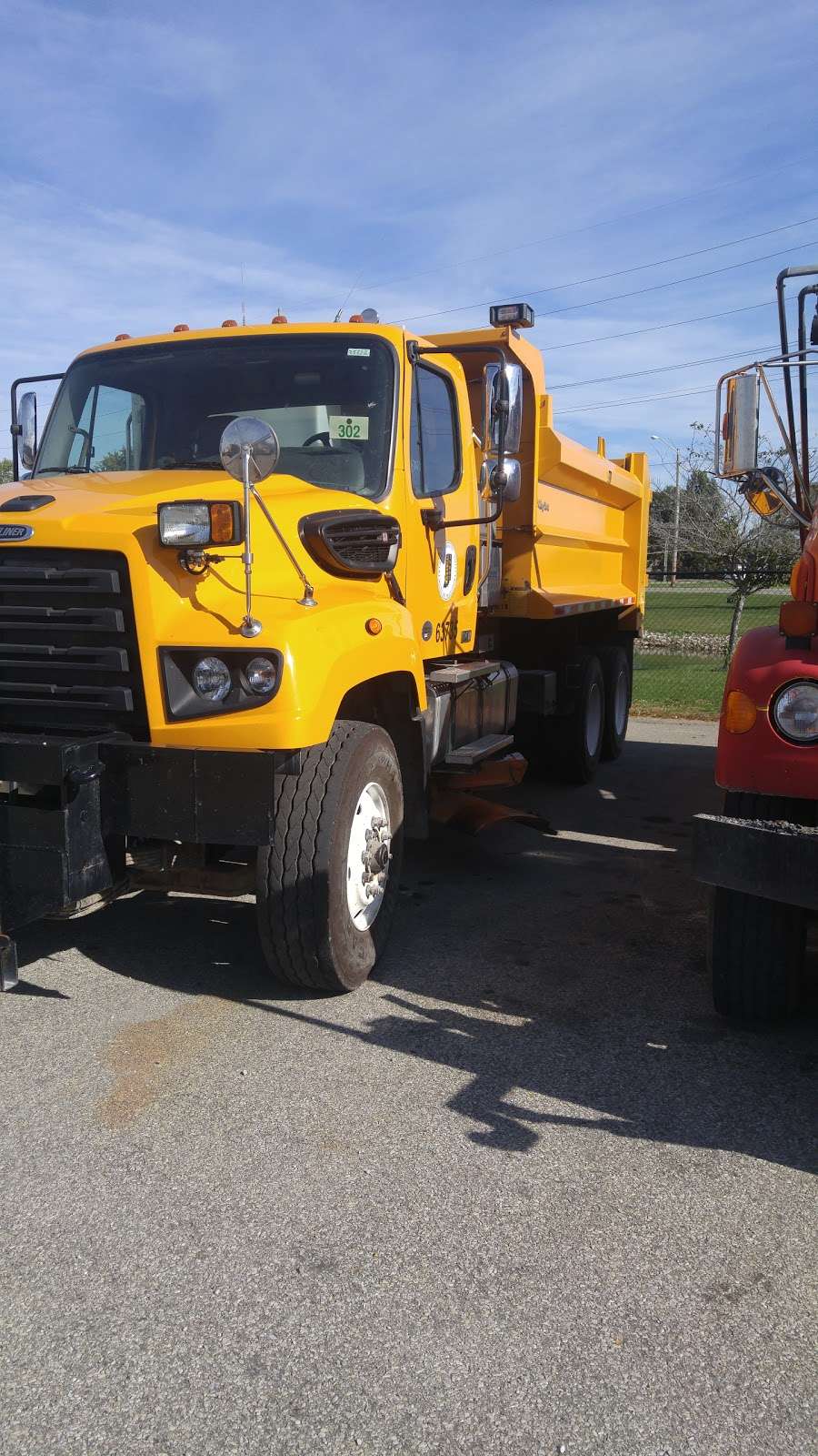 Stoops Freightliner — Quality Trailer | 6105 Columbus Ave, Anderson, IN 46013, USA | Phone: (765) 644-1400