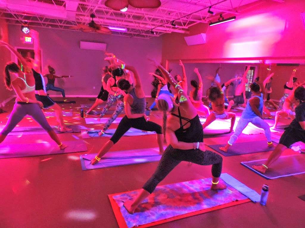 Hot Yoga near Deerfield Beach at Yoga Aura | 2910 N Federal Hwy, Boca Raton, FL 33431, USA | Phone: (561) 409-0811