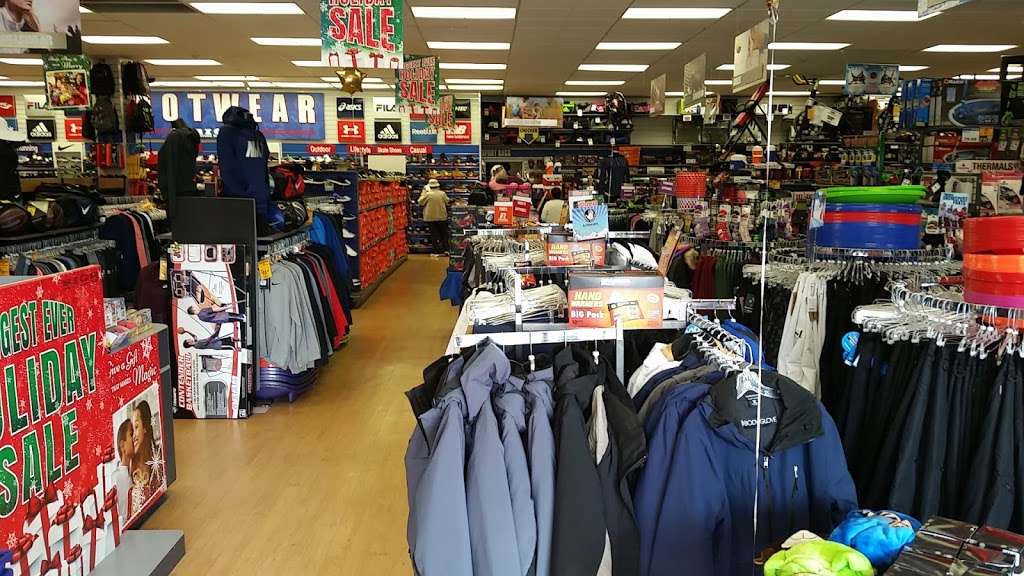 Big 5 Sporting Goods | 3719 E Colorado Blvd, Pasadena, CA 91107 | Phone: (626) 795-3111