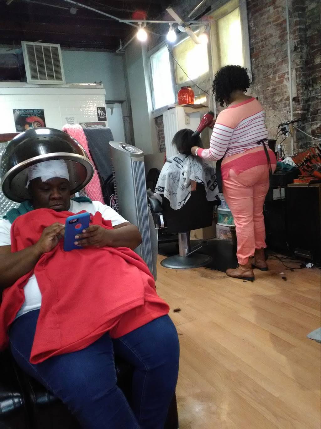 Creative Touch Barber & Beauty | 5356 N Kingshighway Blvd, St. Louis, MO 63115, USA | Phone: (314) 385-6880