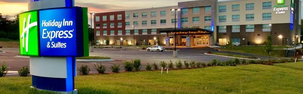 Holiday Inn Express & Suites Charlotte NE - University Area | 6020 University Pointe Blvd, Charlotte, NC 28262, USA | Phone: (704) 496-9780