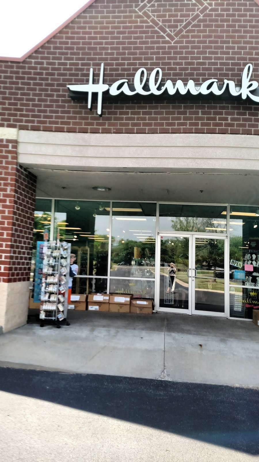 Lindas Hallmark Shop | Muskego Centre, W189s7793 Racine Ave, Muskego, WI 53150, USA | Phone: (262) 679-2019