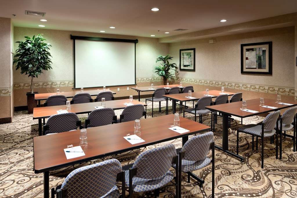 Homewood Suites by Hilton Boston / Andover | 4 Riverside Dr, Andover, MA 01810, USA | Phone: (978) 475-6000