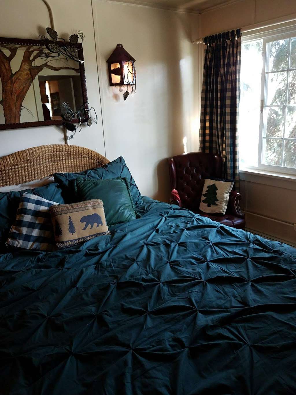 Bears Inn Bed and Breakfast | 27425 Spruce Ln, Evergreen, CO 80439, USA | Phone: (303) 670-1205