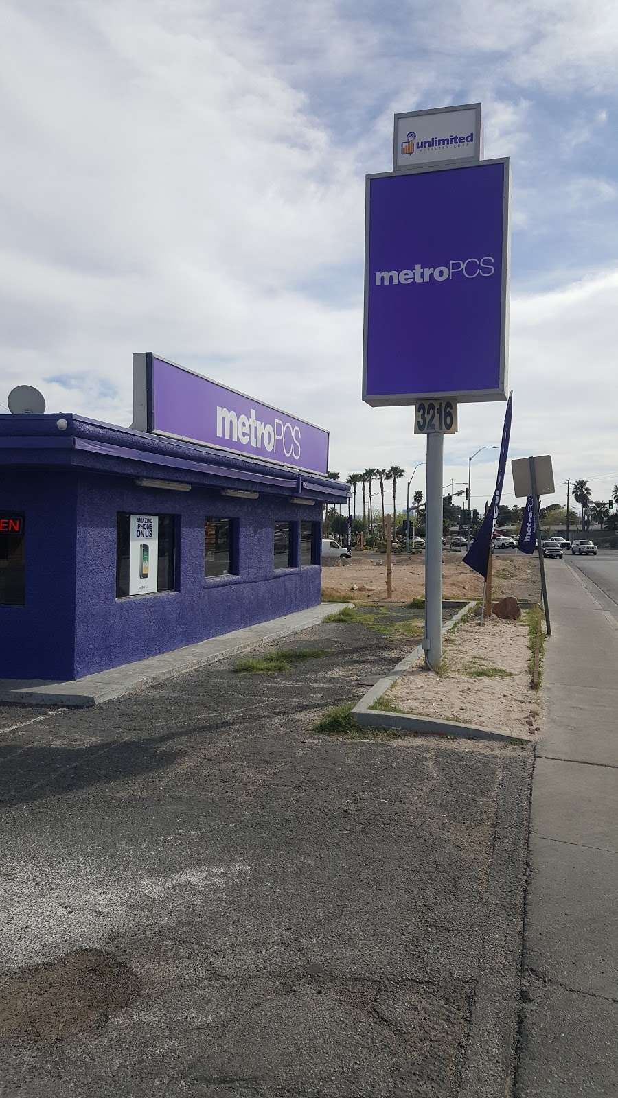 Metro by T-Mobile | 3216 Civic Center Dr, North Las Vegas, NV 89030 | Phone: (702) 388-0030