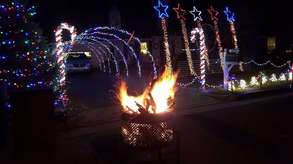 Reagon Ct Christmas Lights | 5552 Reagon Court, Woodbridge, VA 22193, USA | Phone: (571) 436-4515