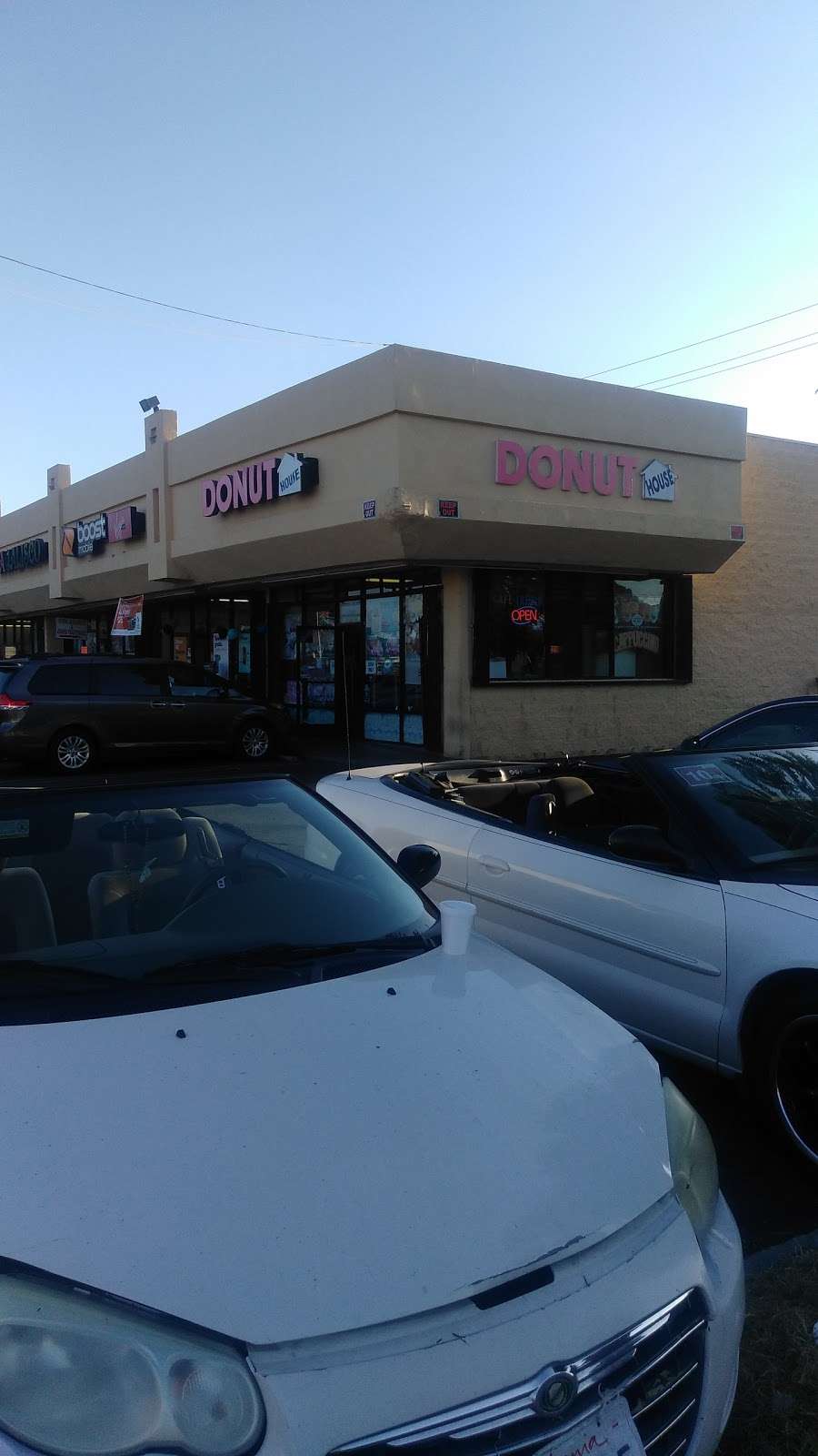 Donut House | 14309 Atlantic Ave # 101, Compton, CA 90221, USA | Phone: (310) 632-7376