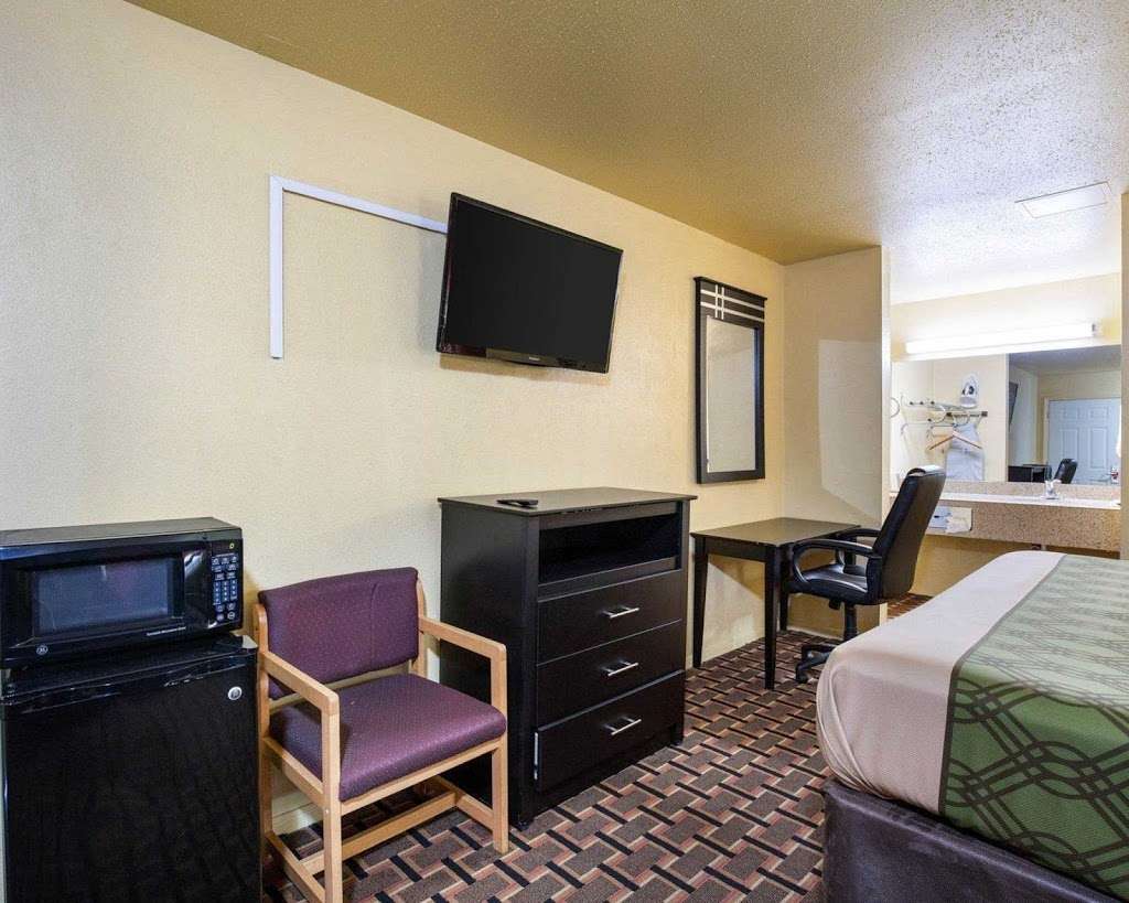 Econo Lodge | 6630 Hoover St U.S. 290 &, Bingle Rd, Houston, TX 77092, USA | Phone: (713) 956-2828