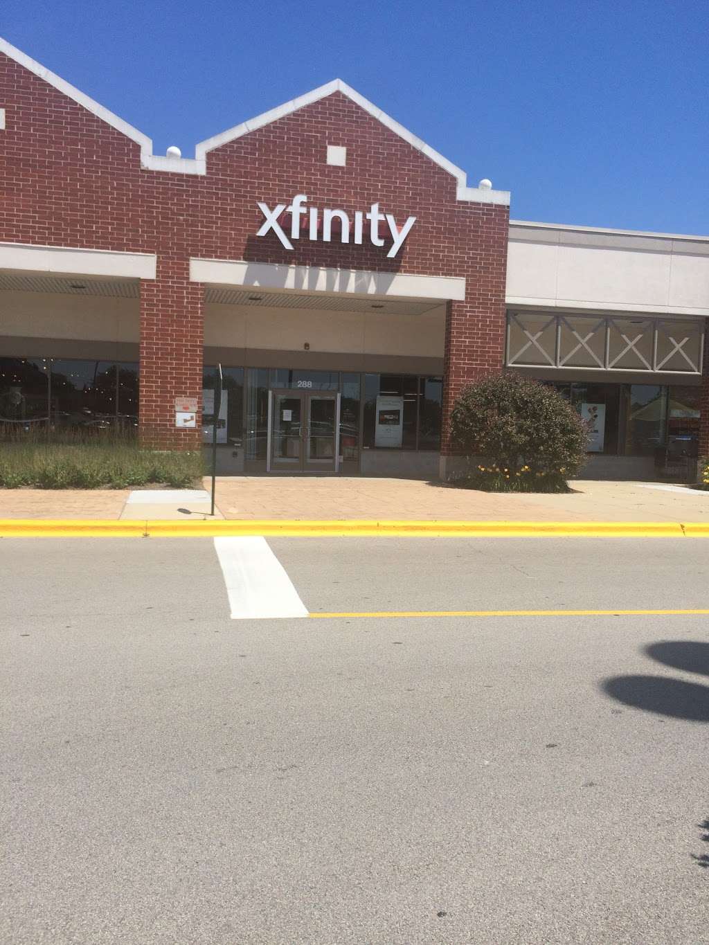 Xfinity Store by Comcast | 701 N Milwaukee Ave Suite 288, Vernon Hills, IL 60061, USA | Phone: (800) 934-6489