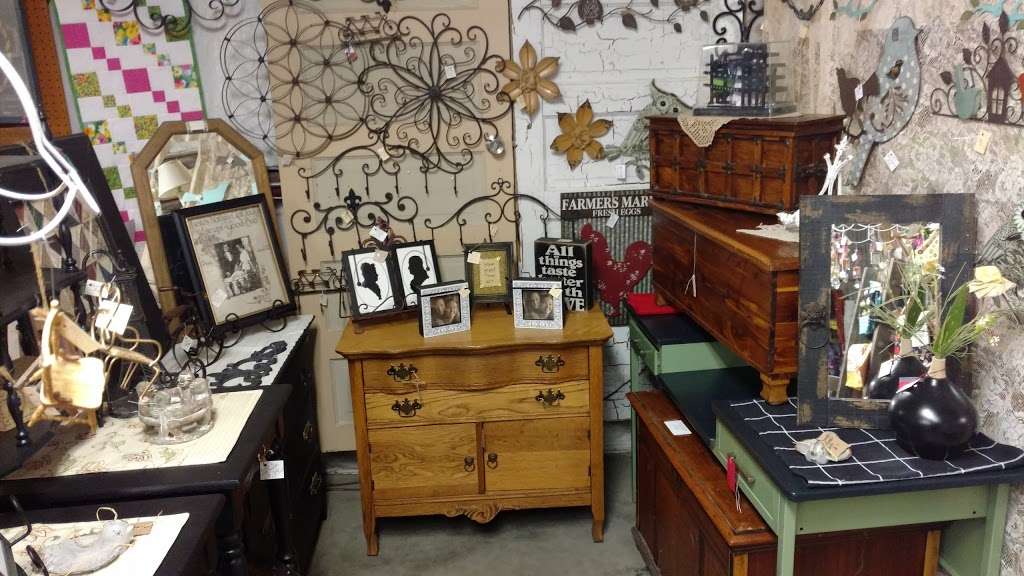 Nicoles Warehouse Antiques And Collectibles | 33 N Parish Ave # C, Johnstown, CO 80534, USA | Phone: (970) 587-1000