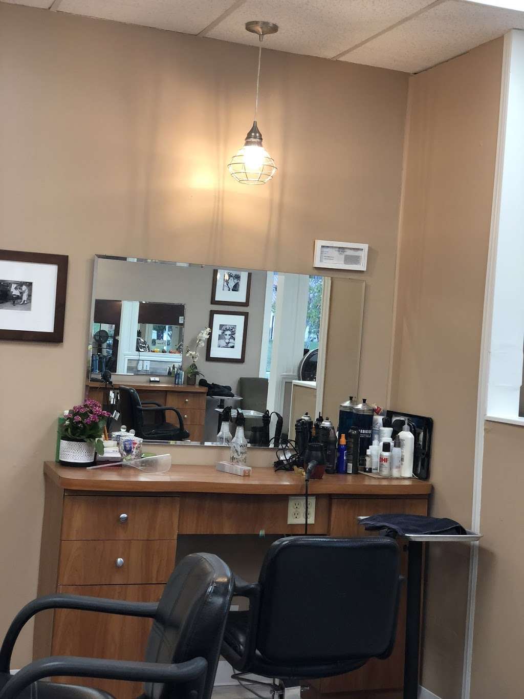 The Hair Saloon | 3315 Kimber Dr B, Newbury Park, CA 91320, USA | Phone: (805) 375-5090