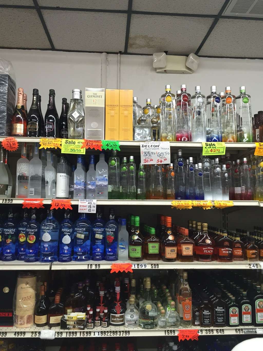 Sun Valley Liquors | 7933 Baltimore Annapolis Blvd, Glen Burnie, MD 21060, USA | Phone: (410) 768-9499