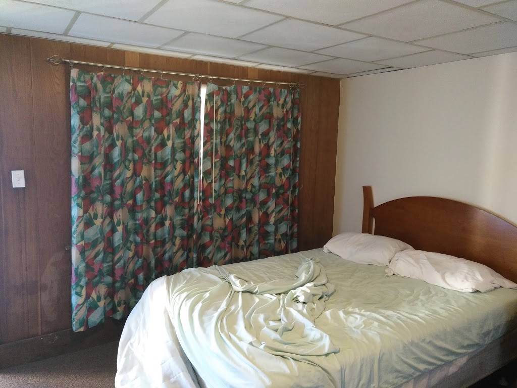 Royal Crest Motor Inn | 96 Ashworth Ave, Hampton, NH 03842 | Phone: (603) 926-8441