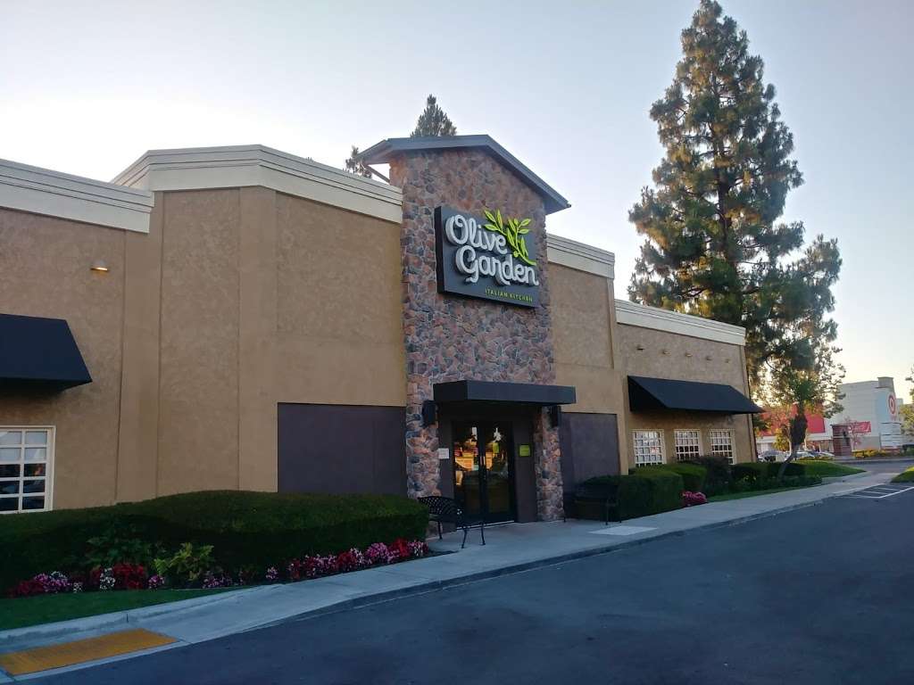 Olive Garden Italian Restaurant | 6874 Katella Ave, Cypress, CA 90630, USA | Phone: (714) 894-1330
