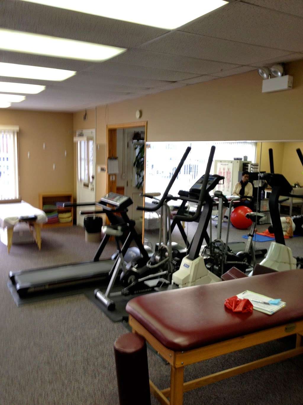 Oakton Chiropractic Clinic | 2104 Oakton St, Park Ridge, IL 60068, USA | Phone: (847) 692-6956