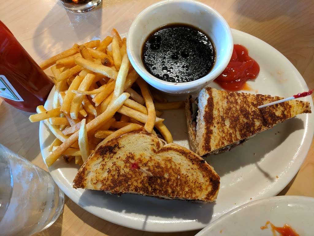 Hunnys Cafe | 31253 Riverside Dr, Lake Elsinore, CA 92530, USA | Phone: (951) 245-4548