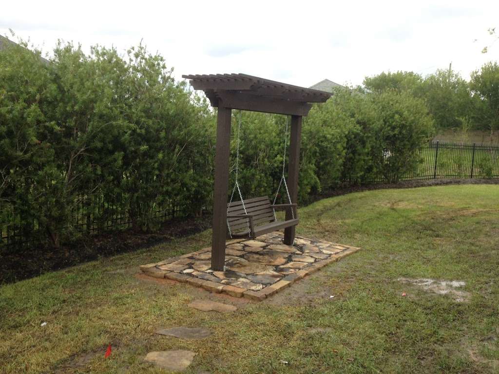 CREATIVE WOOD WORKS & LANDSCAPING of League City | 2525 St Christopher Ave suite 2024, League City, TX 77573, USA | Phone: (281) 889-0598