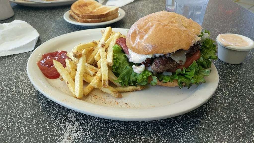 Chubbys Diner | 266 Mt Hermon Rd # T, Scotts Valley, CA 95066, USA | Phone: (831) 438-5546