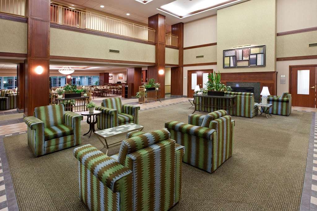 La Quinta Inn & Suites Bannockburn-Deerfield | 2000 Lakeside Dr, Bannockburn, IL 60015, USA | Phone: (847) 317-7300