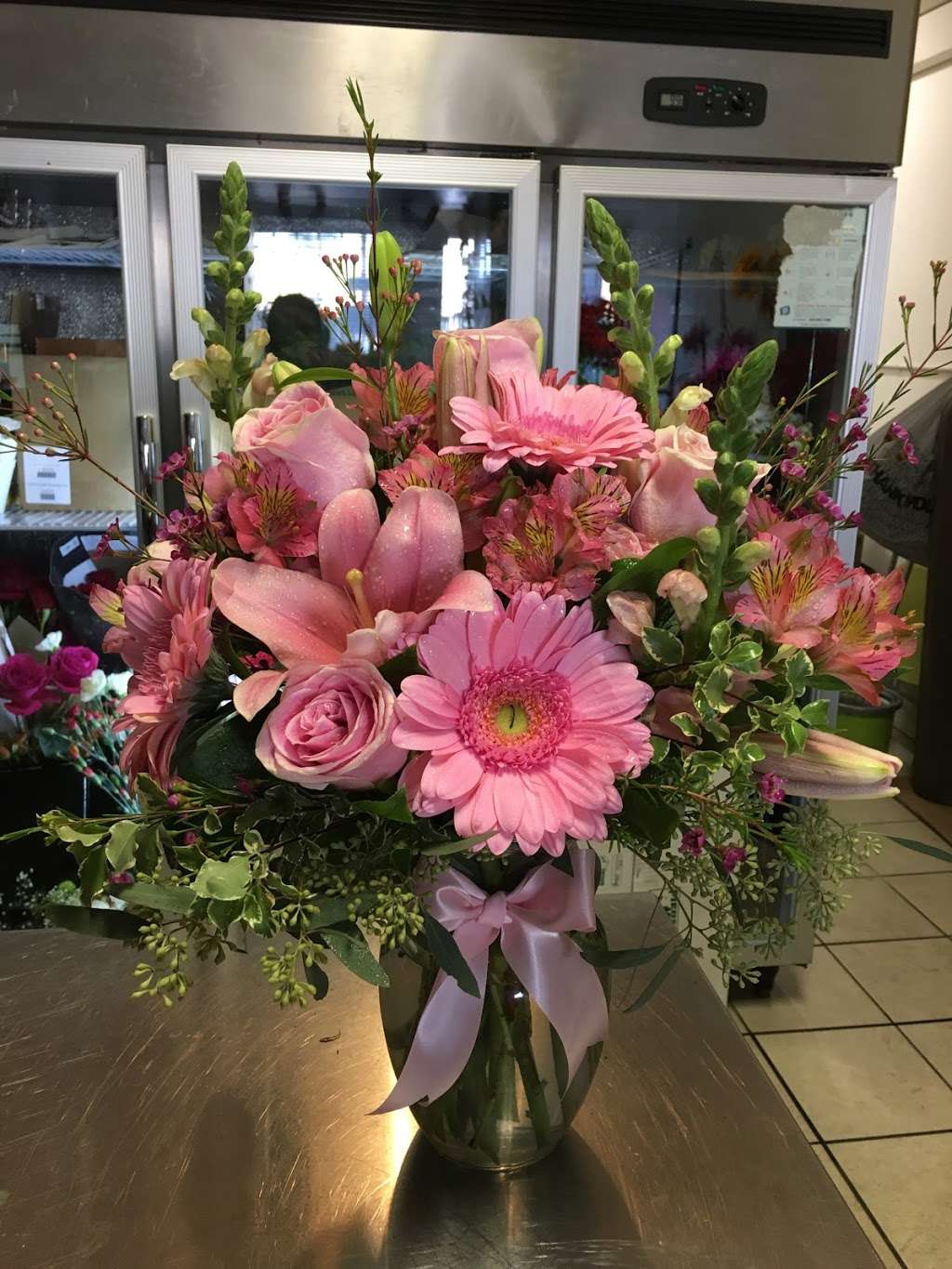 Friends Flowers | 2603 Hauser Blvd, Los Angeles, CA 90016, USA | Phone: (323) 879-3517