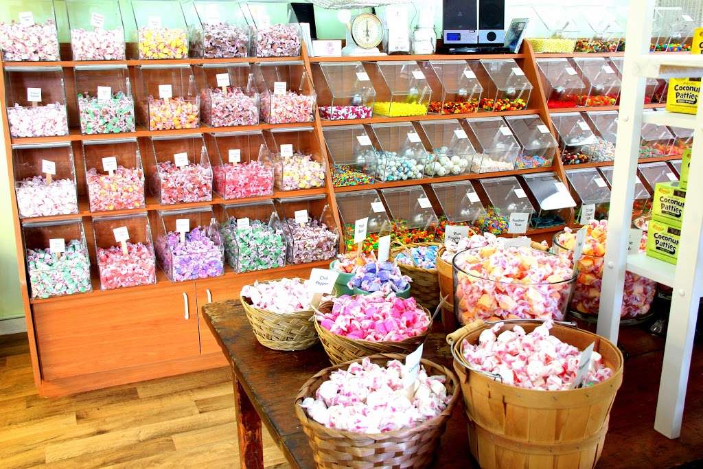 Beachside Candy Co. | 221 Flagler Ave, New Smyrna Beach, FL 32169, USA | Phone: (386) 424-1883