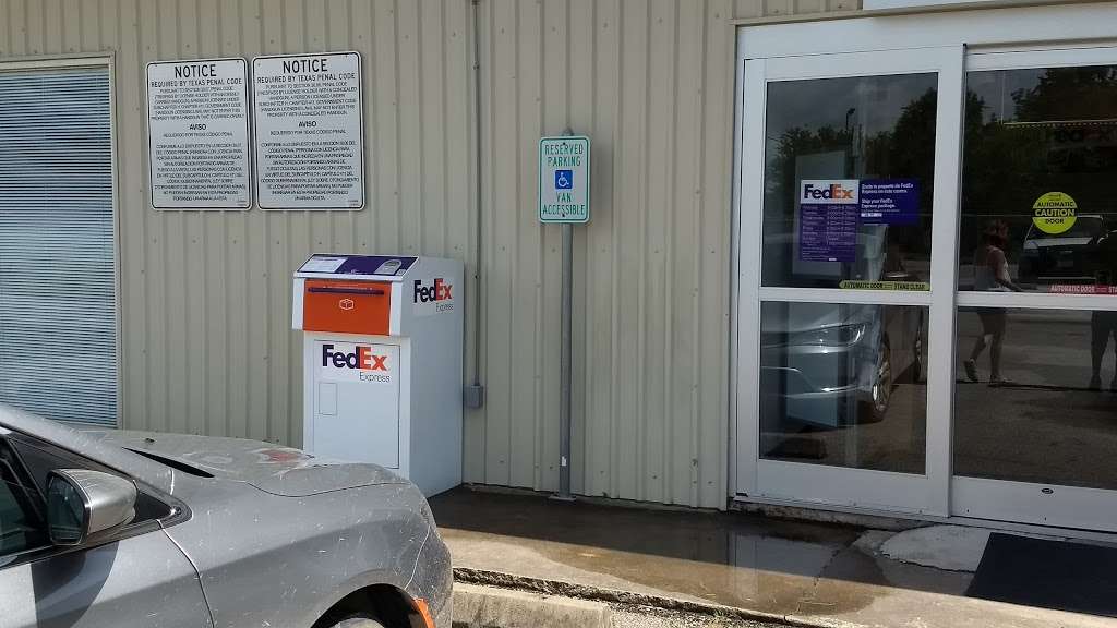 FedEx Ship Center | 4901 South, TX-288 Business, Richwood, TX 77531, USA | Phone: (800) 463-3339