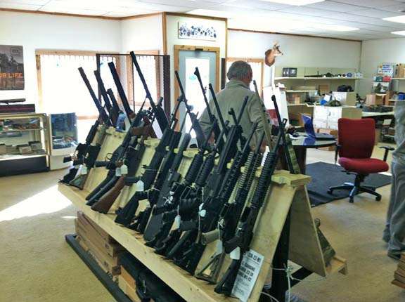 Hoosier Gun Trader, L.L.C. | 106 W Harrison St, Monticello, IN 47960, USA | Phone: (574) 583-6560