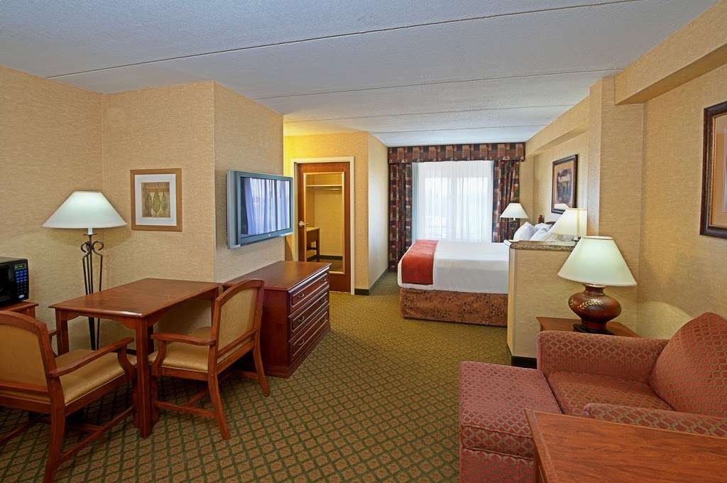 Holiday Inn Express & Suites Tempe | 1520 W Baseline Rd, Tempe, AZ 85283, USA | Phone: (480) 831-9800