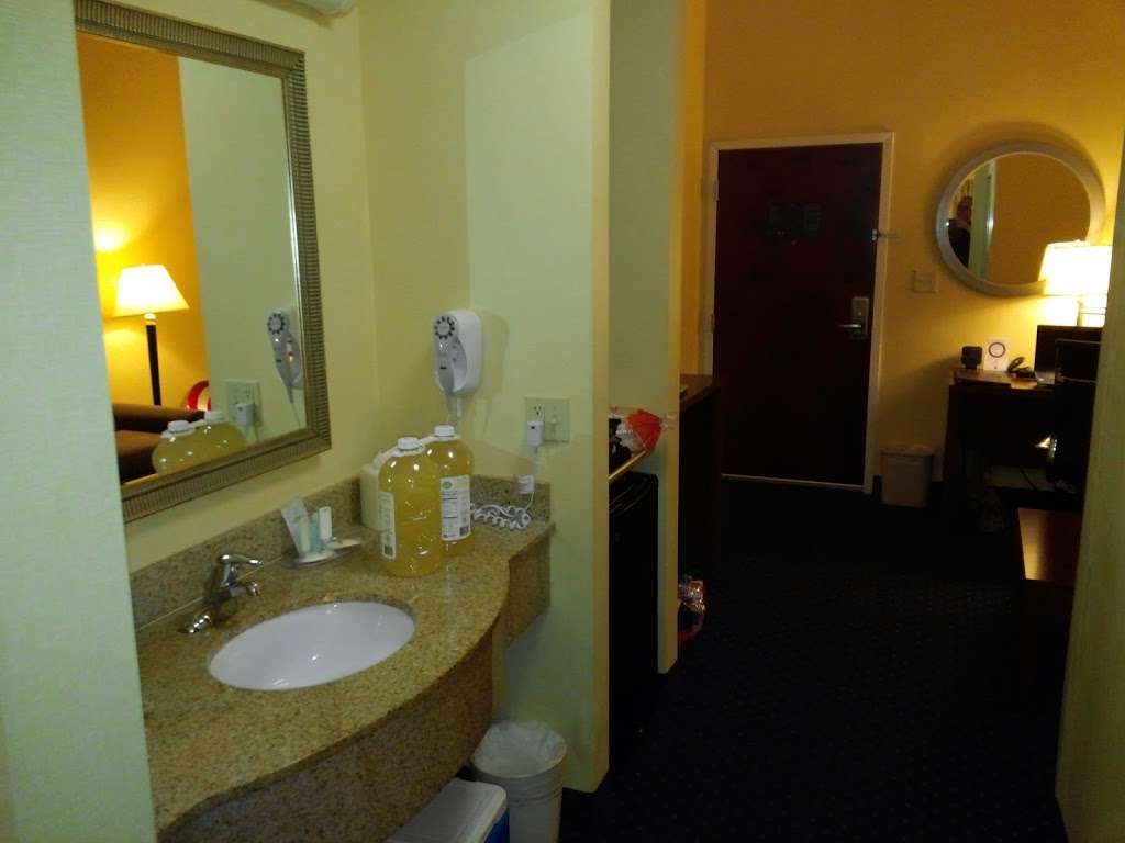 Comfort Suites Columbia Gateway | 7146 Old Waterloo Rd, Elkridge, MD 21075 | Phone: (410) 799-9525