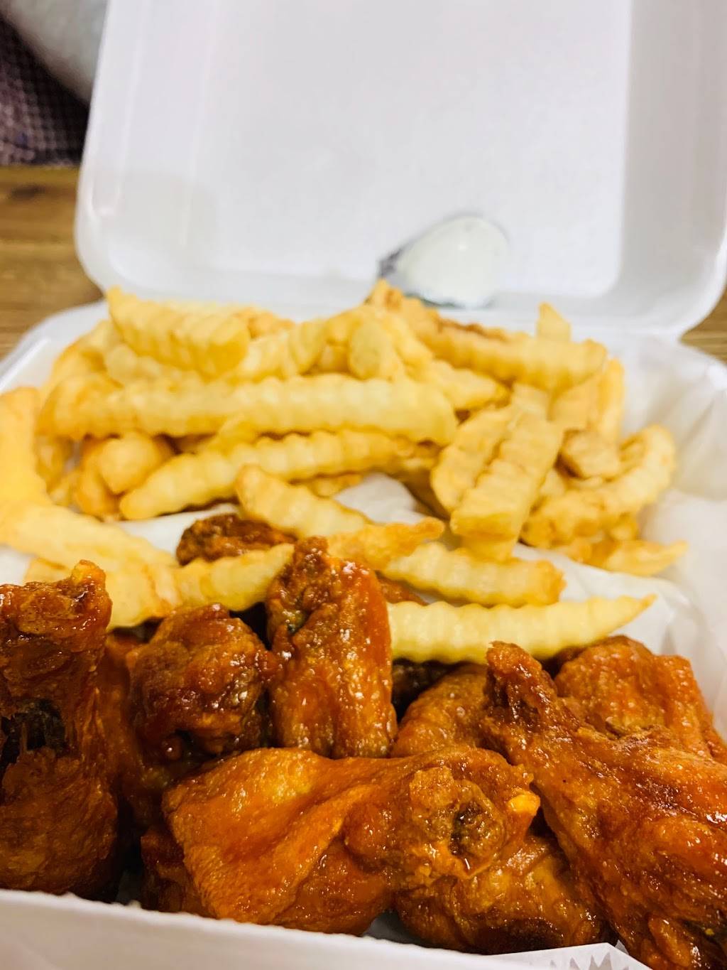 American Wings & Seafood | 3160 Donald Lee Hollowell Pkwy NW, Atlanta, GA 30318, USA | Phone: (404) 792-7470