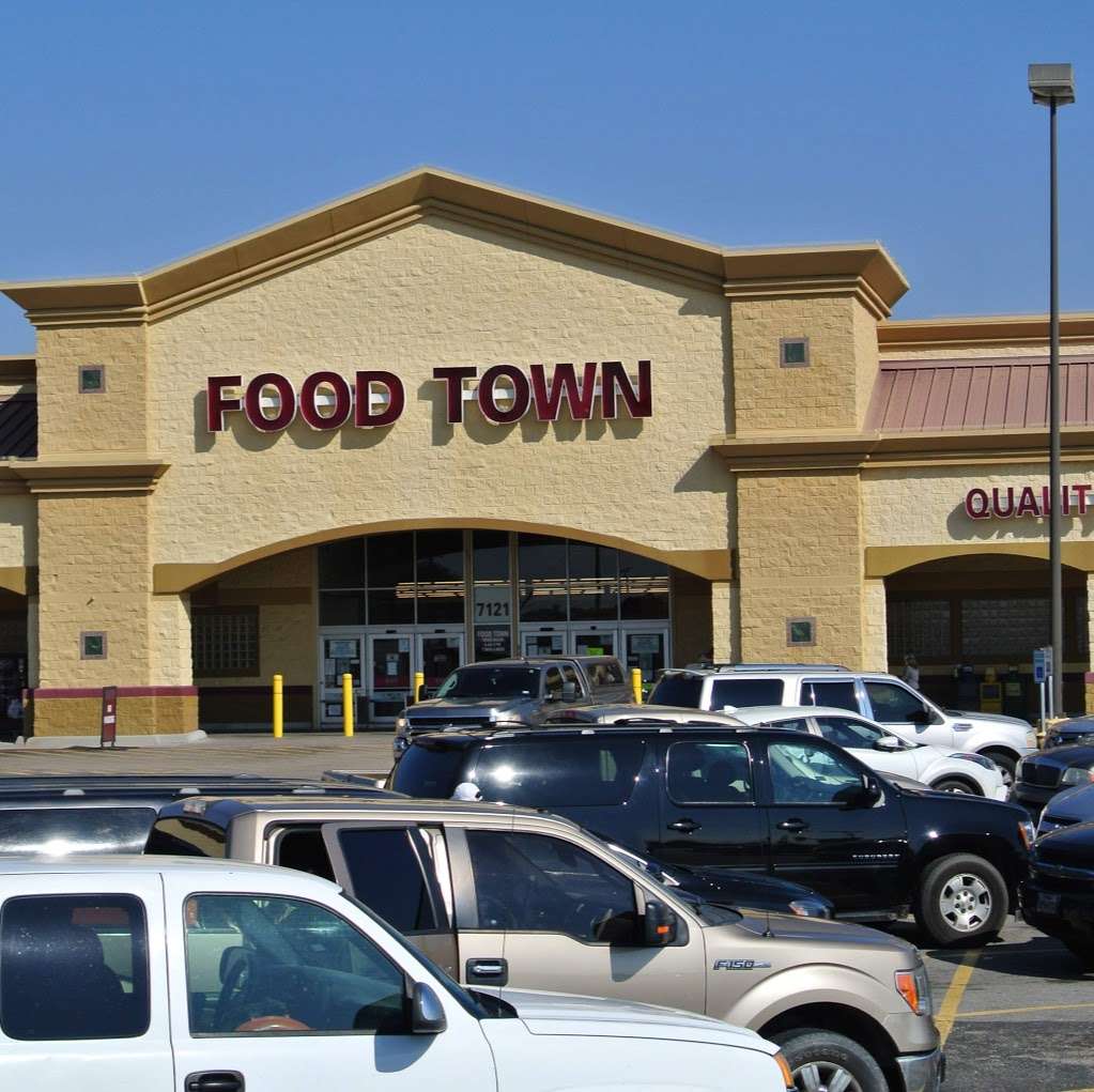 Food Town | 7121 Broadway St, Pearland, TX 77581 | Phone: (281) 997-3755