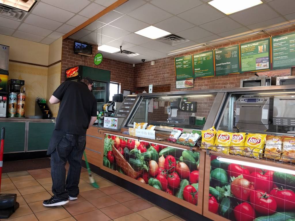 Subway | 2424 S West St, Wichita, KS 67217 | Phone: (316) 942-4422