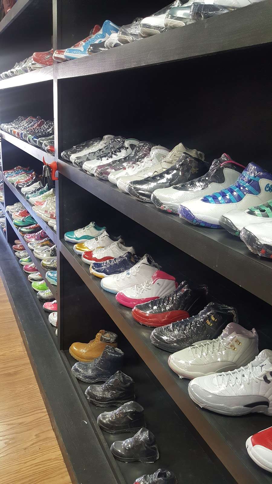 Sneaker Plugz | 756 Irvington Ave, Maplewood, NJ 07040, USA | Phone: (973) 996-2100