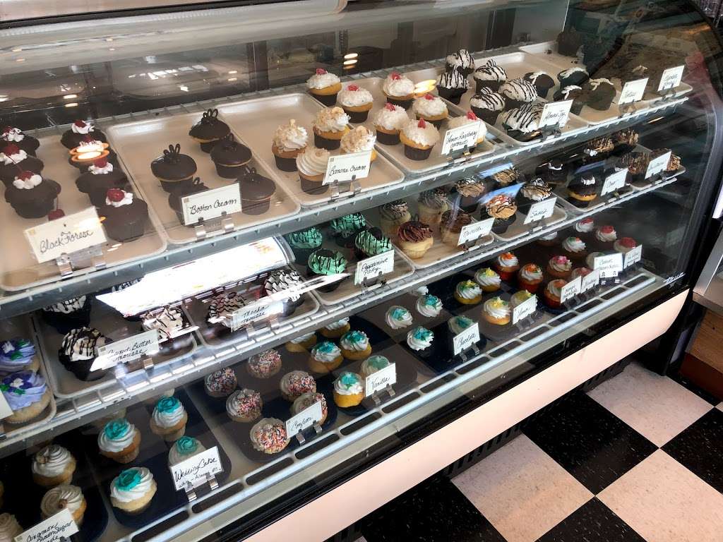 Amazing Cakes | 54 Main St Ste 12, Lakeville, MA 02347, USA | Phone: (508) 947-1099