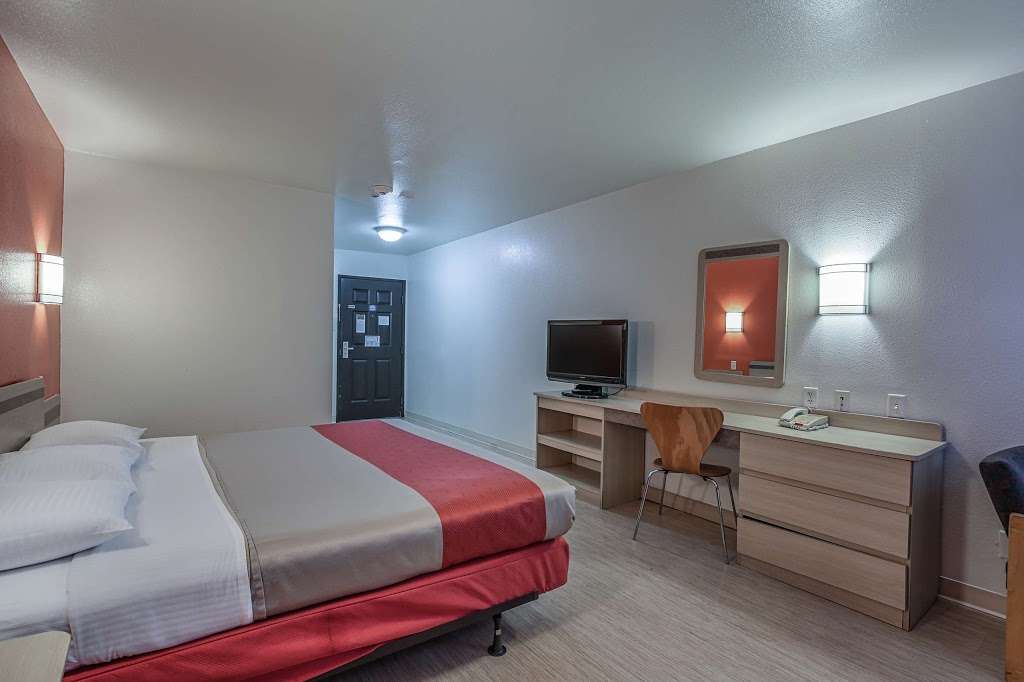 Motel 6 Pasadena TX | 3010 Pasadena Fwy, Pasadena, TX 77503 | Phone: (713) 472-4100