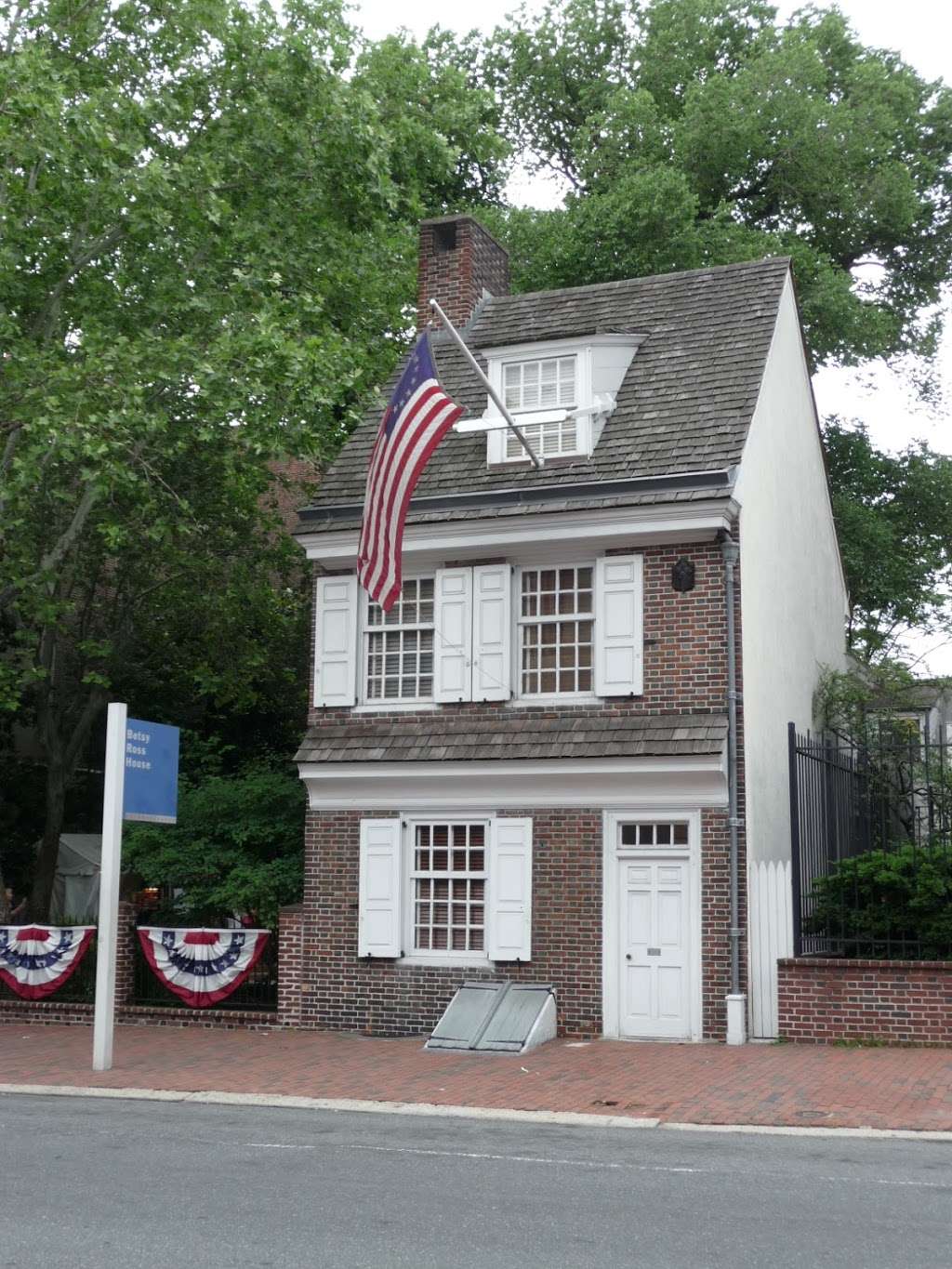 Betsy Ross House | 239 Arch St, Philadelphia, PA 19106, USA | Phone: (215) 686-1252